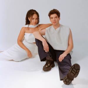 ดาวน์โหลดและฟังเพลง Come Com Os Olhos พร้อมเนื้อเพลงจาก Dani Black