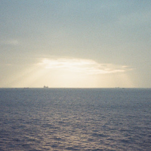 ดาวน์โหลดและฟังเพลง 世界不配有我们 (feat. 谢芊彤) พร้อมเนื้อเพลงจาก 杨智远