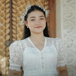 收聽Agnesa的Hening歌詞歌曲