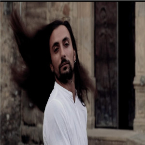 Dengarkan lagu Comu fazzu nyanyian Bellamorea dengan lirik