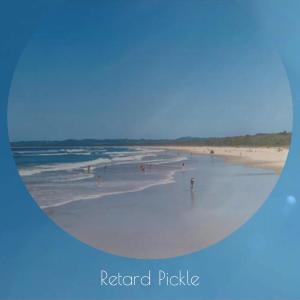 Dengarkan lagu Retard Pickle nyanyian Menni dengan lirik