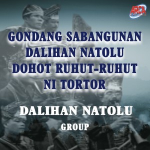 Dengarkan lagu Gondang Hashatan Dohot Sitio Tio nyanyian Dalihan Natolu Group dengan lirik