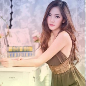 Listen to ในขณะที่เต้นสาว song with lyrics from Rie Aliasas