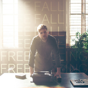 收听Mike Dignam的Free Falling歌词歌曲