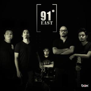 Dengarkan lagu Hush nyanyian David Goldsmith dengan lirik