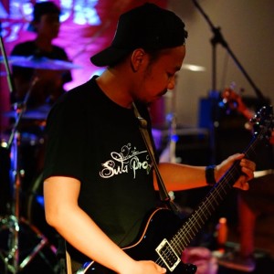 Dengarkan Kutaklukkan Dunia lagu dari Nanda pradana dengan lirik