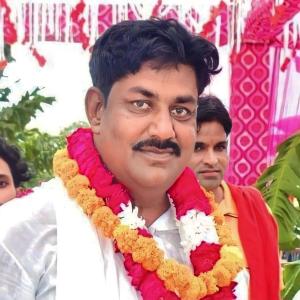 收聽Meenawati King的Medam Mann Ki Baat Batau R Vite Rambilas Ku Dijyo (feat. Mukesh Daultpura)歌詞歌曲