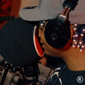 Dengarkan lagu La Sesión #47 nyanyian Eiby dengan lirik