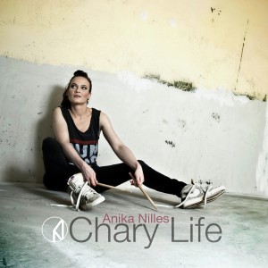 ดาวน์โหลดและฟังเพลง Chary Life พร้อมเนื้อเพลงจาก Anika Nilles