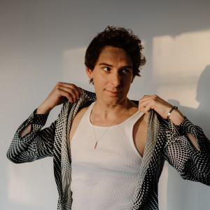 Dengarkan lagu Can't Go Back (Love Your Badger Pride Mix) nyanyian Trey Pearson dengan lirik