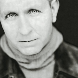 ดาวน์โหลดและฟังเพลง Reasons To Leave (Heaven On Earth) พร้อมเนื้อเพลงจาก Kieran Goss