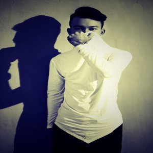 收聽Minh Ly的Think About歌詞歌曲