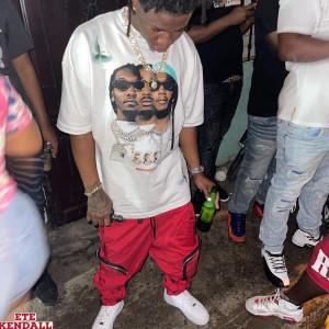 收聽Francis Kendall的Hu Hu歌詞歌曲