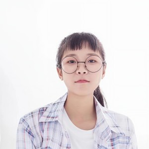 收聽柯子顏的尋影 (伴奏)歌詞歌曲