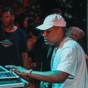 Dengarkan Mtg - Vai Joga na Minha Frente (Live|Explicit) lagu dari DJ DIEGO O ÚNICO dengan lirik