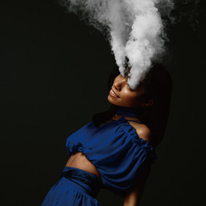 ดาวน์โหลดและฟังเพลง Baishun พร้อมเนื้อเพลงจาก Queen Bee