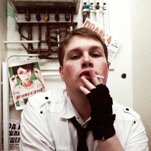 收听Dan Bull的Pistol in the Bathroom (Explicit)歌词歌曲