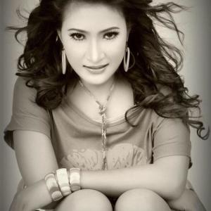 Listen to Mobil Gandengan song with lyrics from Dewi Kirana