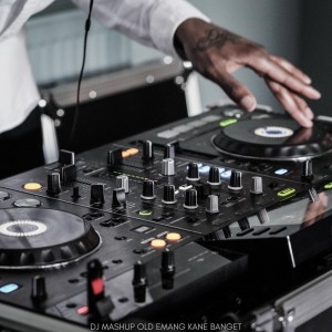 Dengarkan lagu Dj Mashup Old Emang Kane Banget nyanyian Rast Studio dengan lirik
