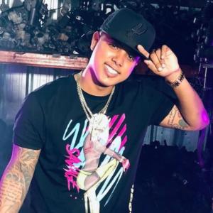 收聽TONY MAN YOW的Siempre jefe歌詞歌曲