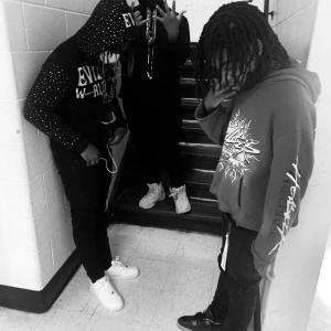 ดาวน์โหลดและฟังเพลง 5war (feat. M5ive) พร้อมเนื้อเพลงจาก Babyy10