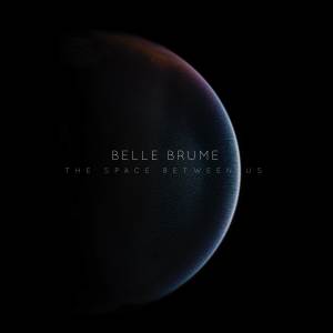 ดาวน์โหลดและฟังเพลง The Space Between Us พร้อมเนื้อเพลงจาก Belle Brume
