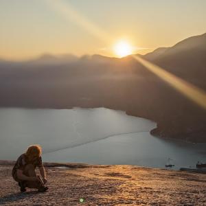 default playlist img