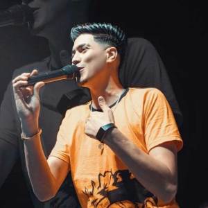 Listen to انا غبي ارهابي (Ana Ghaby Erhaby - انا غبي ارهابي) song with lyrics from Hamo El Tikha