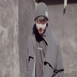 Listen to 새벽공기는 아직 차가워 song with lyrics from 세모