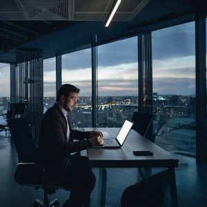 ดาวน์โหลดและฟังเพลง Moving Through Silence With Purpose พร้อมเนื้อเพลงจาก Productivity Music