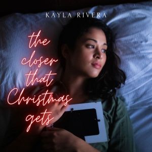 Dengarkan the closer that Christmas gets lagu dari Kayla Rivera dengan lirik