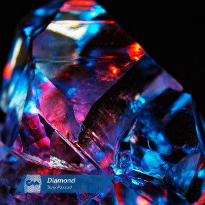 ดาวน์โหลดและฟังเพลง Diamond พร้อมเนื้อเพลงจาก Tony Pascall