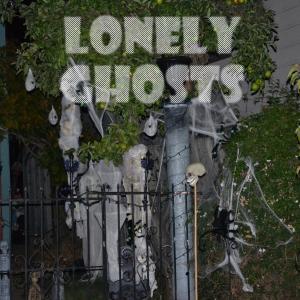 Lonely Ghosts dari David Ruiz