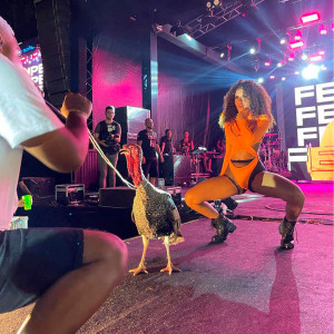 ดาวน์โหลดและฟังเพลง Muda (Sereia) (Explicit) พร้อมเนื้อเพลงจาก Felupe