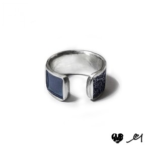 Dengarkan lagu 피어싱 nyanyian 스카이워커 dengan lirik