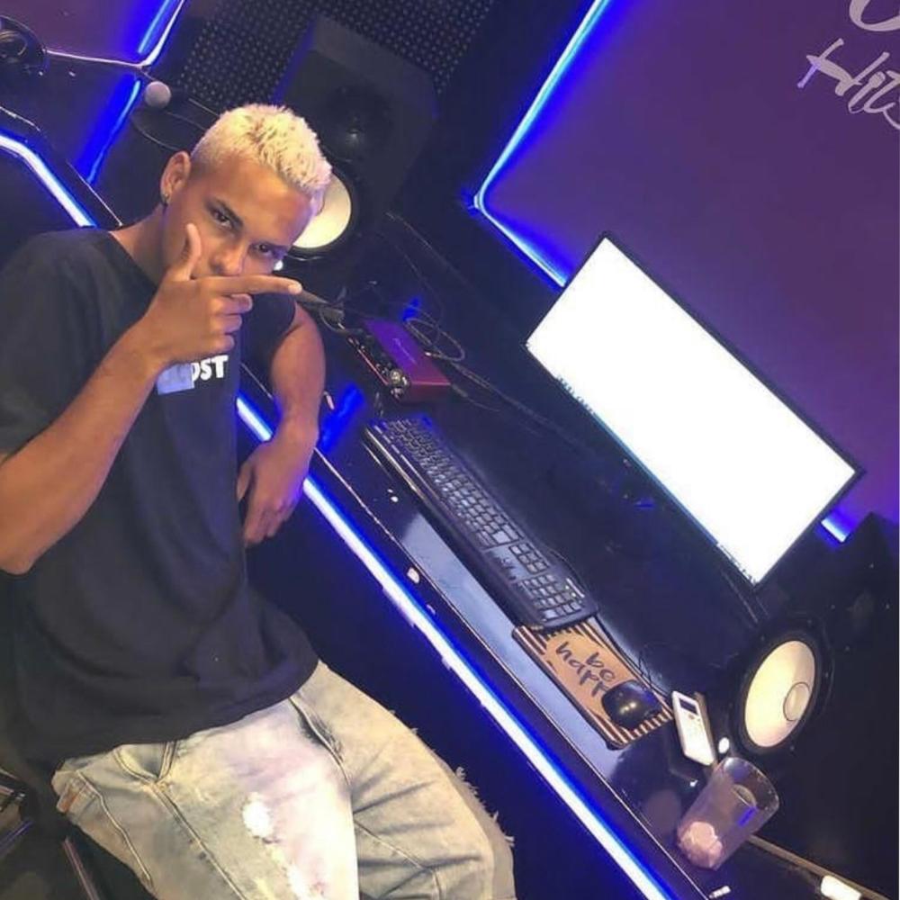 Ela só quer quem é criminoso (Explicit)