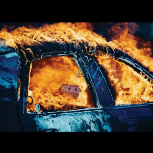 ดาวน์โหลดและฟังเพลง Keeps Me Alive พร้อมเนื้อเพลงจาก Yelawolf