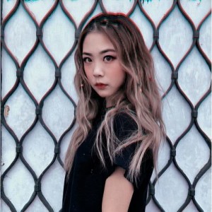 收听丁可欣的Fly With Me歌词歌曲
