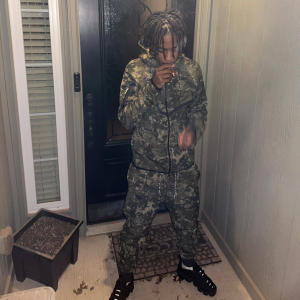 收聽Kemariunn的SimpleTho (Explicit)歌詞歌曲