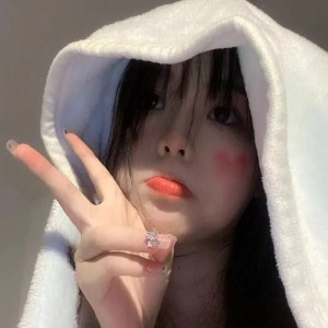 Listen to 你是懒惰虫 (live版) song with lyrics from 梨香
