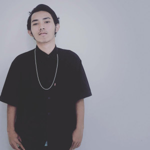 收听Welly Hape的Wong Kere歌词歌曲