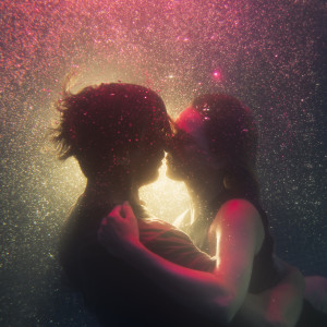 ดาวน์โหลดและฟังเพลง Hold Her While You Can พร้อมเนื้อเพลงจาก Stephen Sanchez