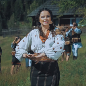 Listen to Ce Frumos Mai Zice Struna song with lyrics from Angelica Flutur