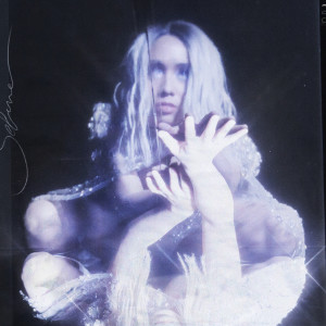 ดาวน์โหลดและฟังเพลง Selene พร้อมเนื้อเพลงจาก NIKI