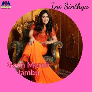 Dengarkan lagu Gaun Merah Jambu nyanyian Ine Sinthya dengan lirik