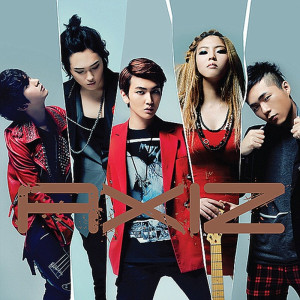 ดาวน์โหลดและฟังเพลง Hug Me พร้อมเนื้อเพลงจาก AXIZ