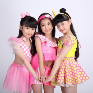 ดาวน์โหลดและฟังเพลง 拾稻穗的小姑娘 (合唱live) พร้อมเนื้อเพลงจาก 谈芳兵