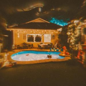 收听Rebecca Nora的Nostalgia歌词歌曲