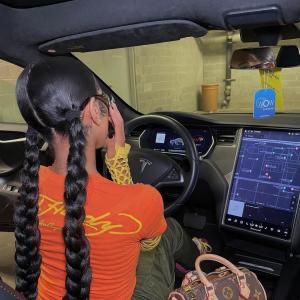 收聽J Bern的Angelina (feat. Pb3nch & Kenitne) (Explicit)歌詞歌曲