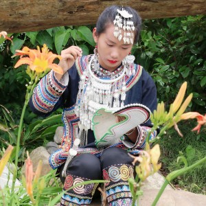 Listen to 陈沁-久别的人 (完整版) song with lyrics from 李沙克